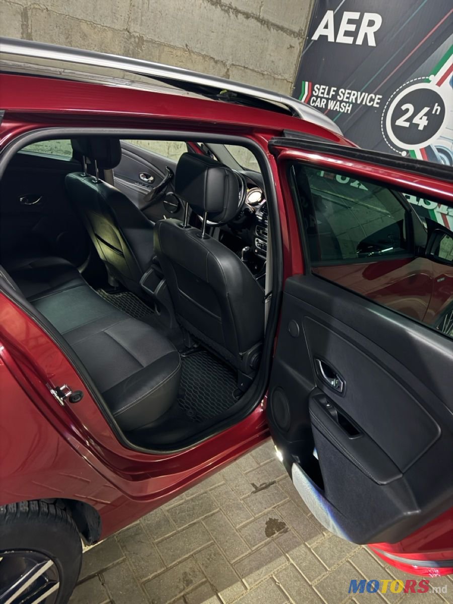 2012' Renault Megane photo #5