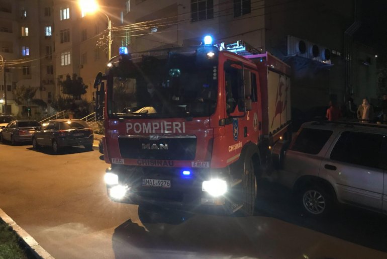 Незаконная парковка на Чеканах помешала пожарным подъехать к месту возгорания