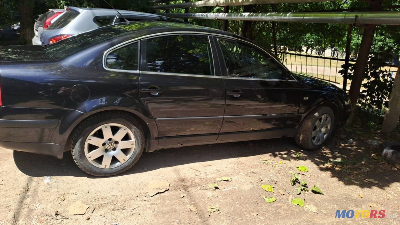 2004' Volkswagen Passat photo #2