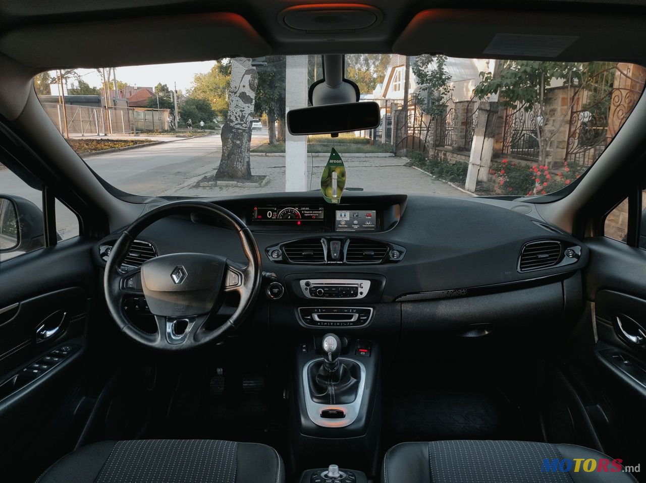 2013' Renault Scenic photo #4