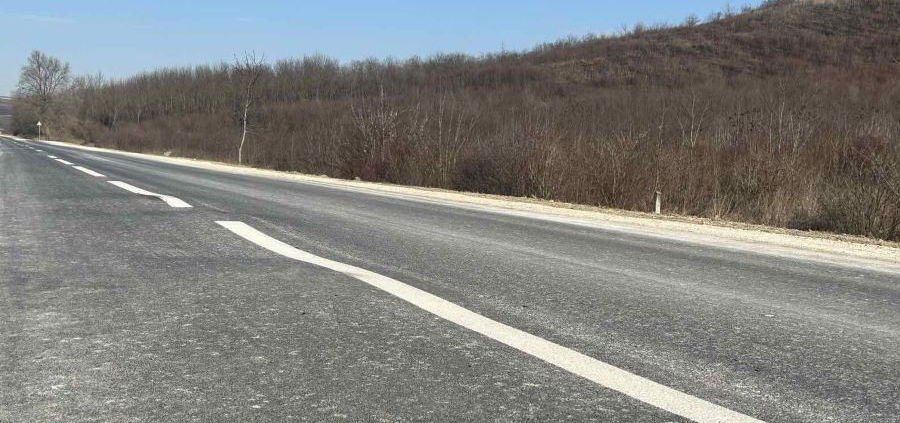 На отремонтированном год назад участке дороги в Теленештах уже появились дефекты