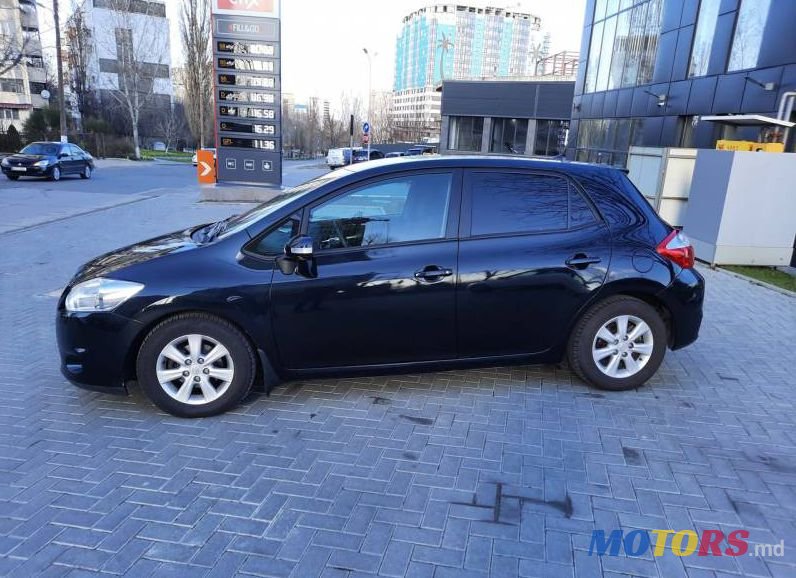 2011' Toyota Auris photo #4