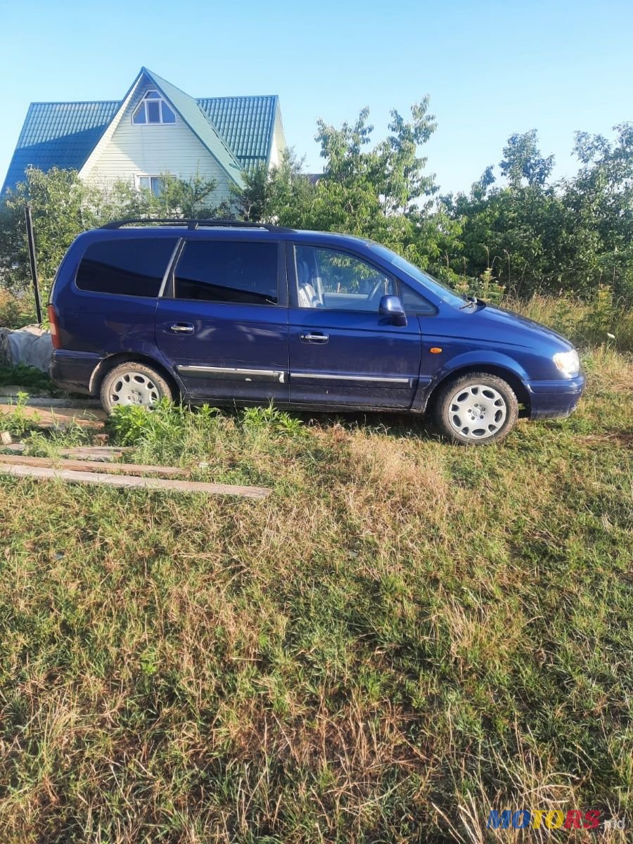 2000' Hyundai Trajet photo #2