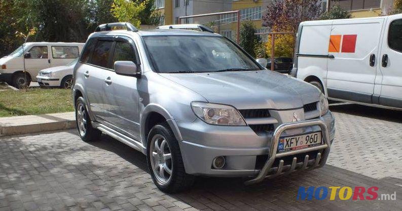 2006' Mitsubishi Outlander photo #2