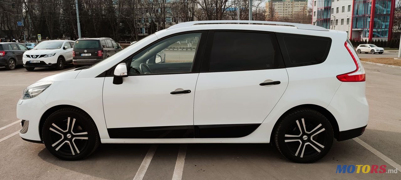 2013' Renault Grand Scenic photo #3