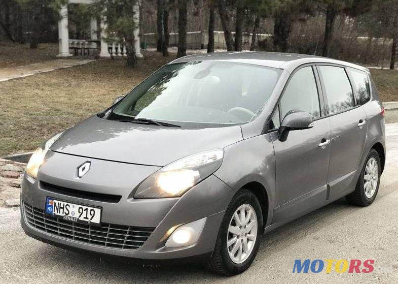 2009' Renault Grand Scenic photo #2