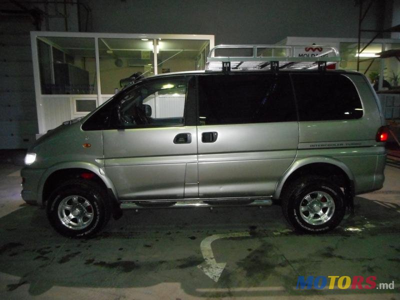 2000' Mitsubishi Space Gear photo #2