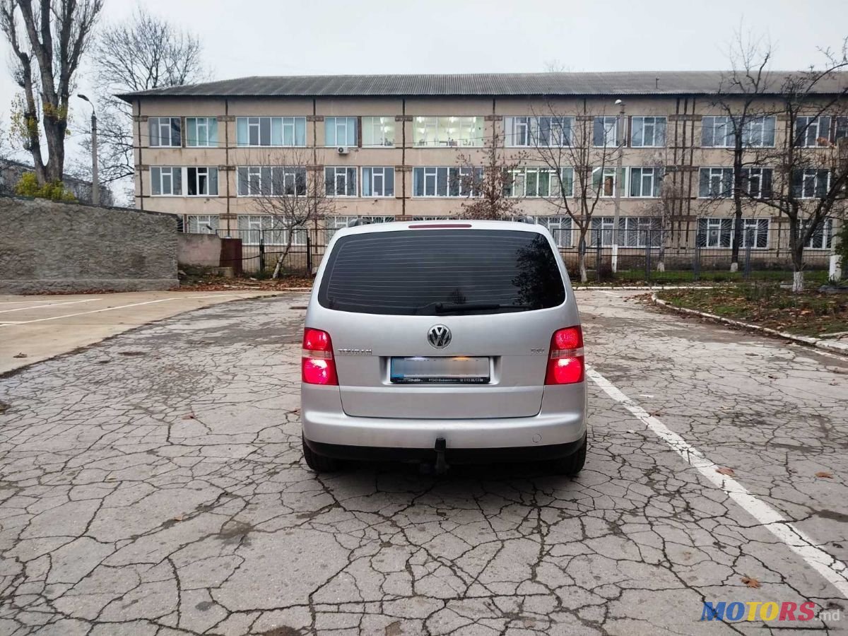 2004' Volkswagen Touran photo #4