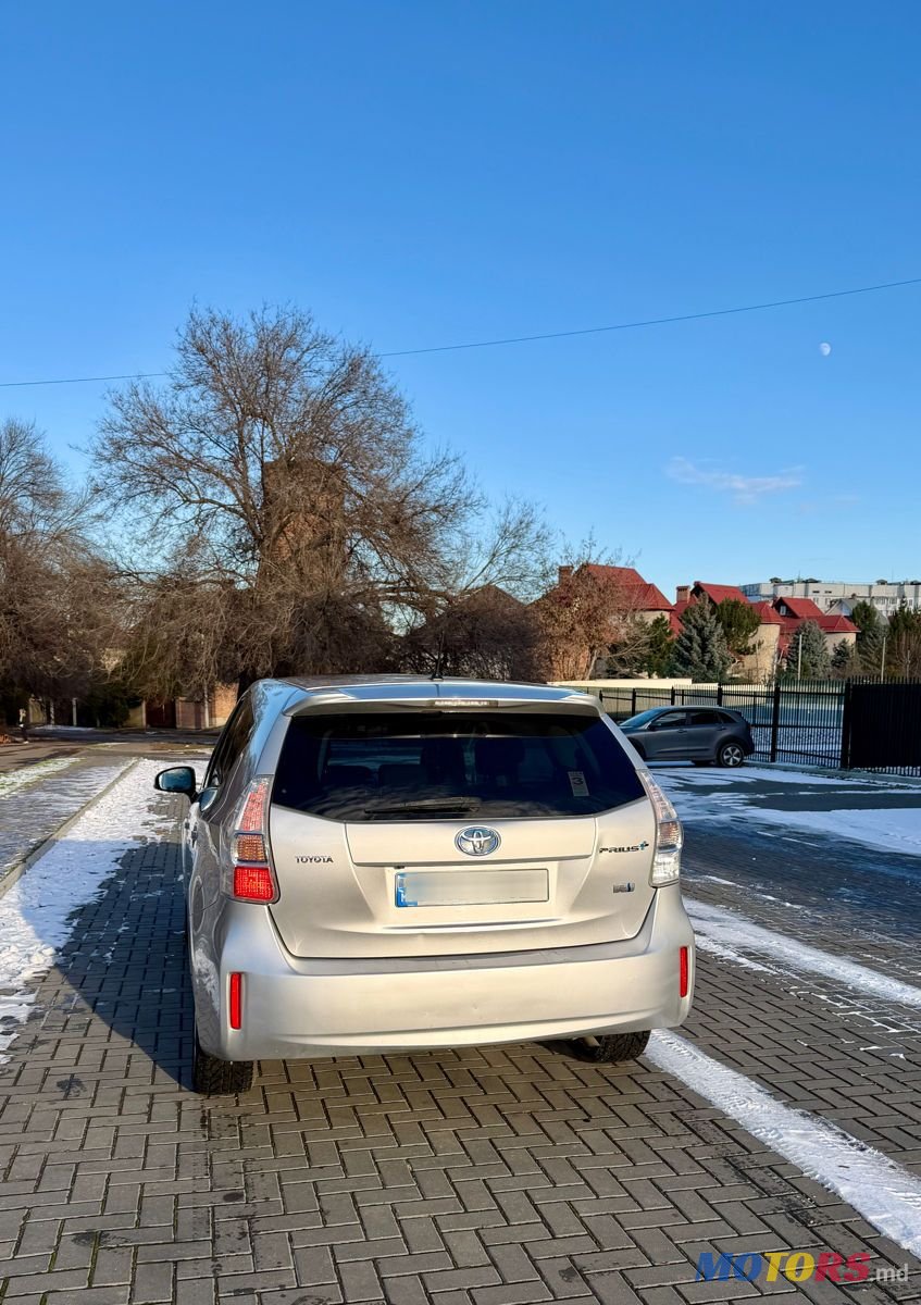 2013' Toyota Prius + photo #2