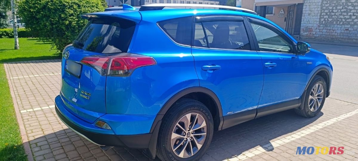 2018' Toyota RAV4 photo #4