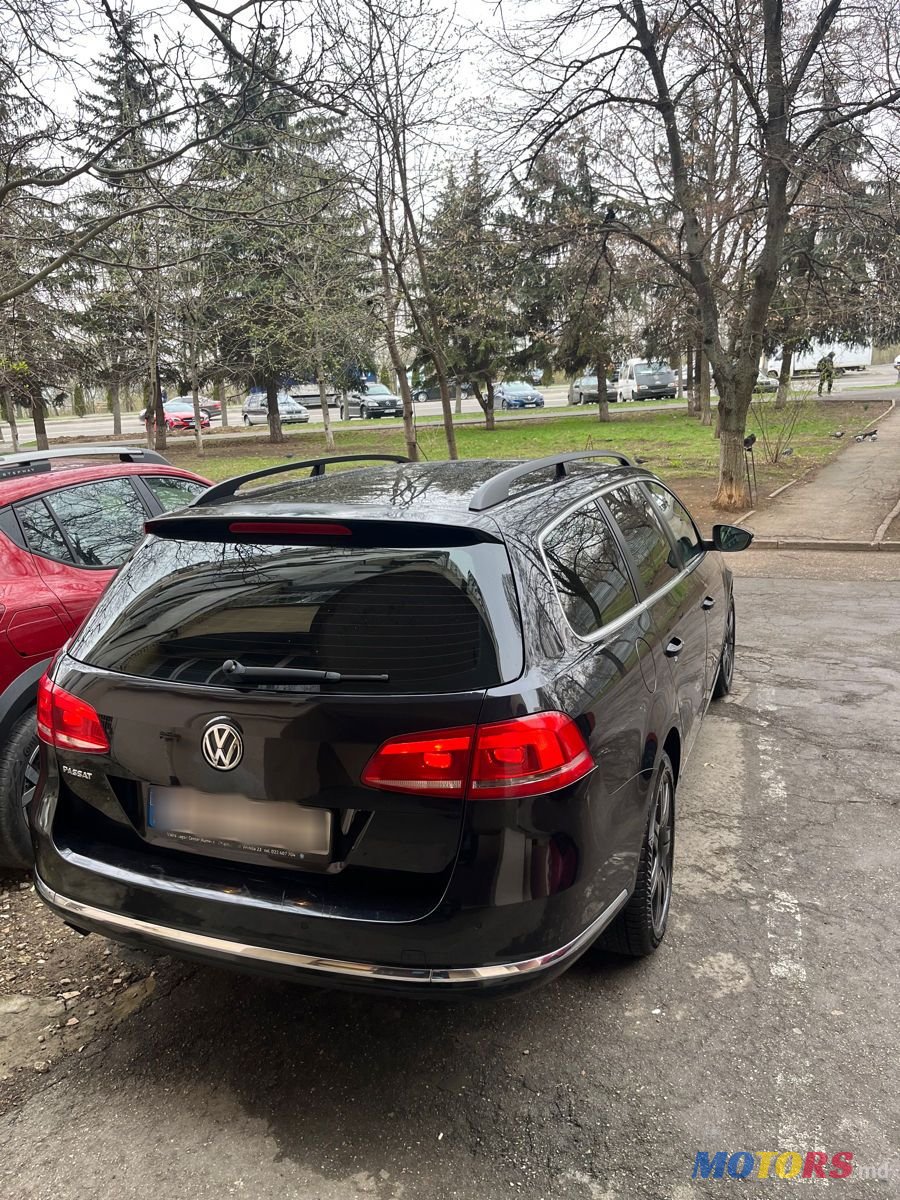 2011' Volkswagen Passat photo #4