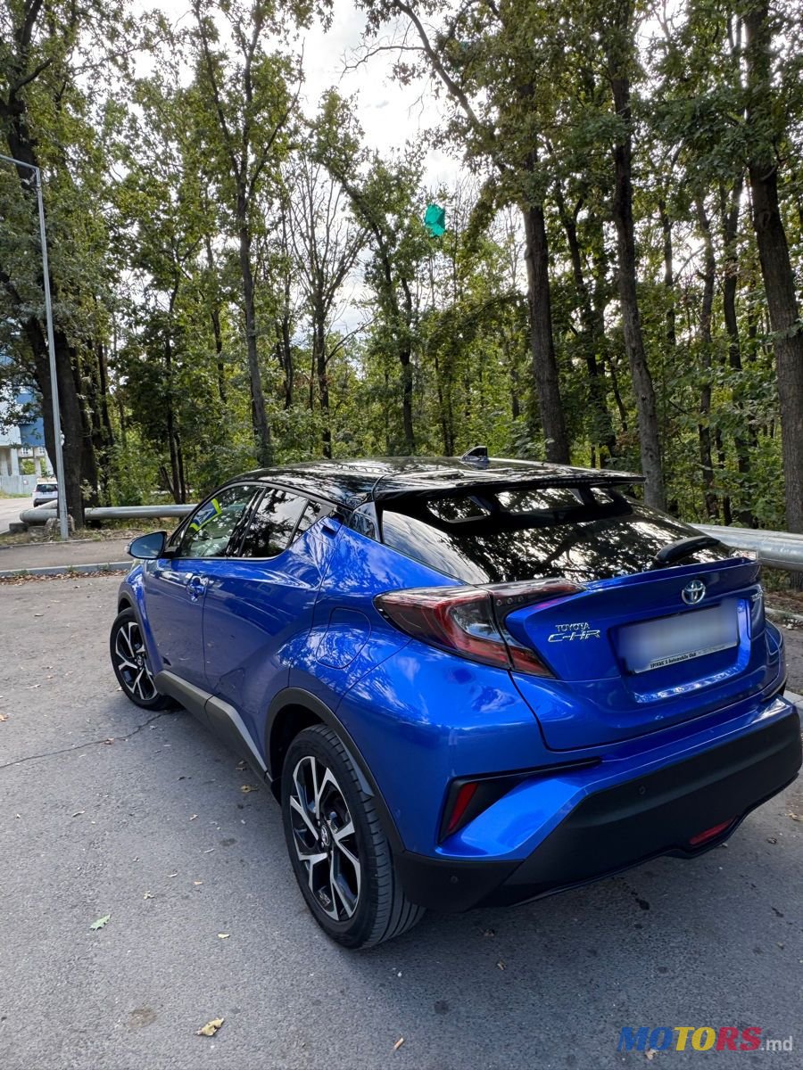 2017' Toyota C-HR photo #3