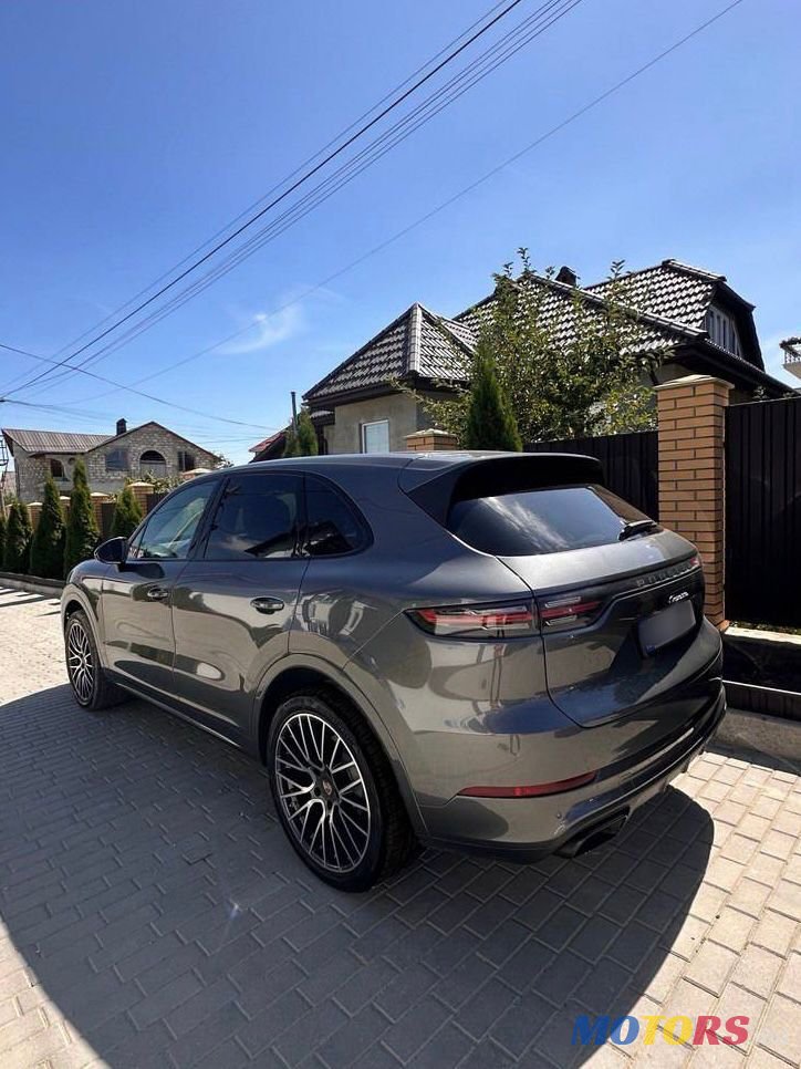 2020' Porsche Cayenne photo #4