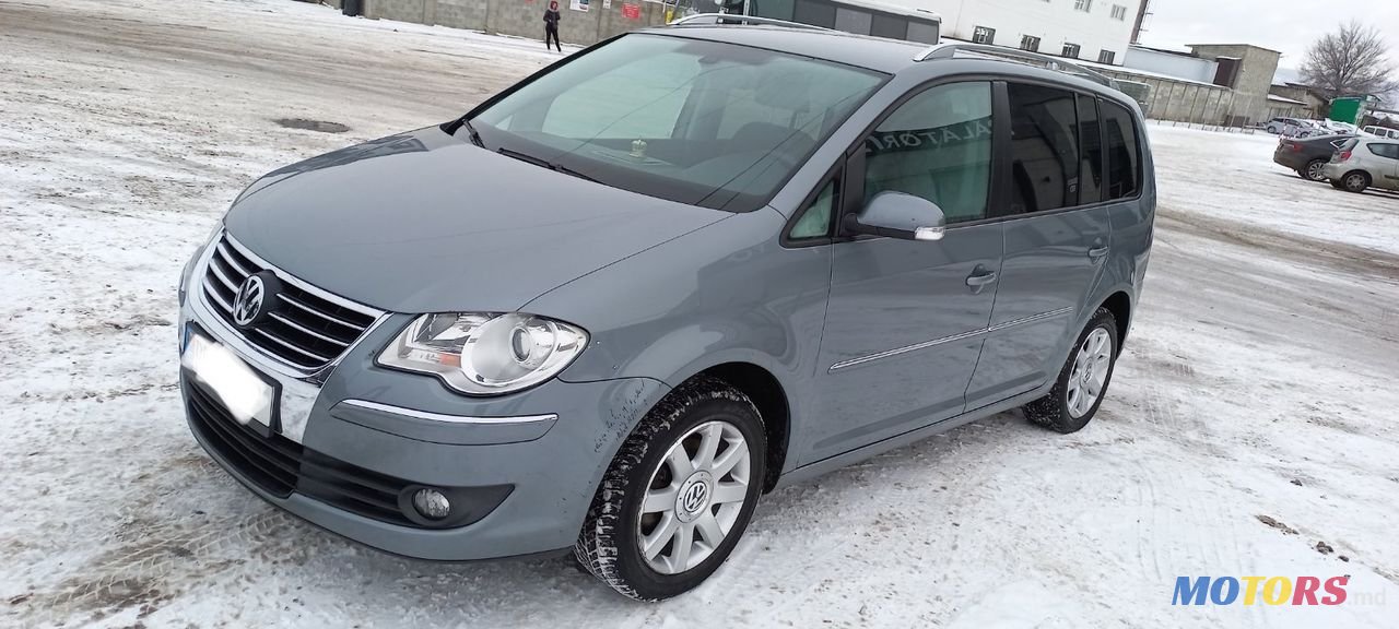 2007' Volkswagen Touran photo #3