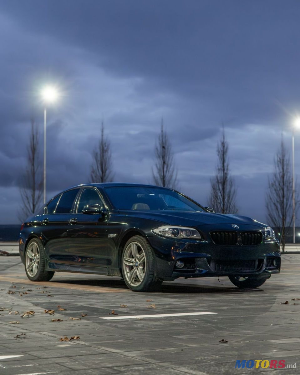 2011' BMW 5 Series photo #1