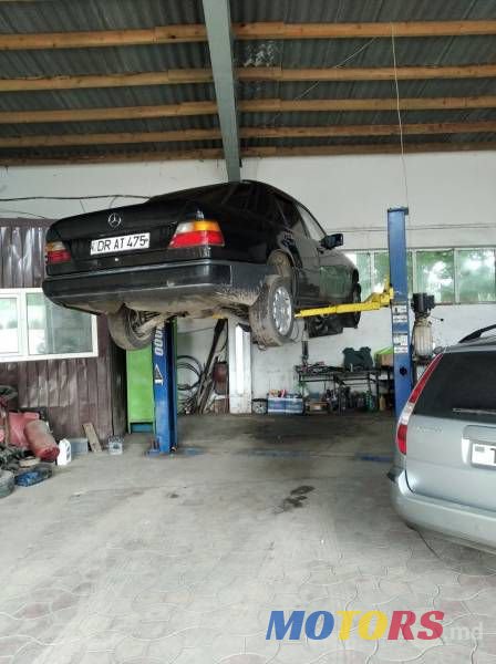 1992' Mercedes-Benz 124 photo #5