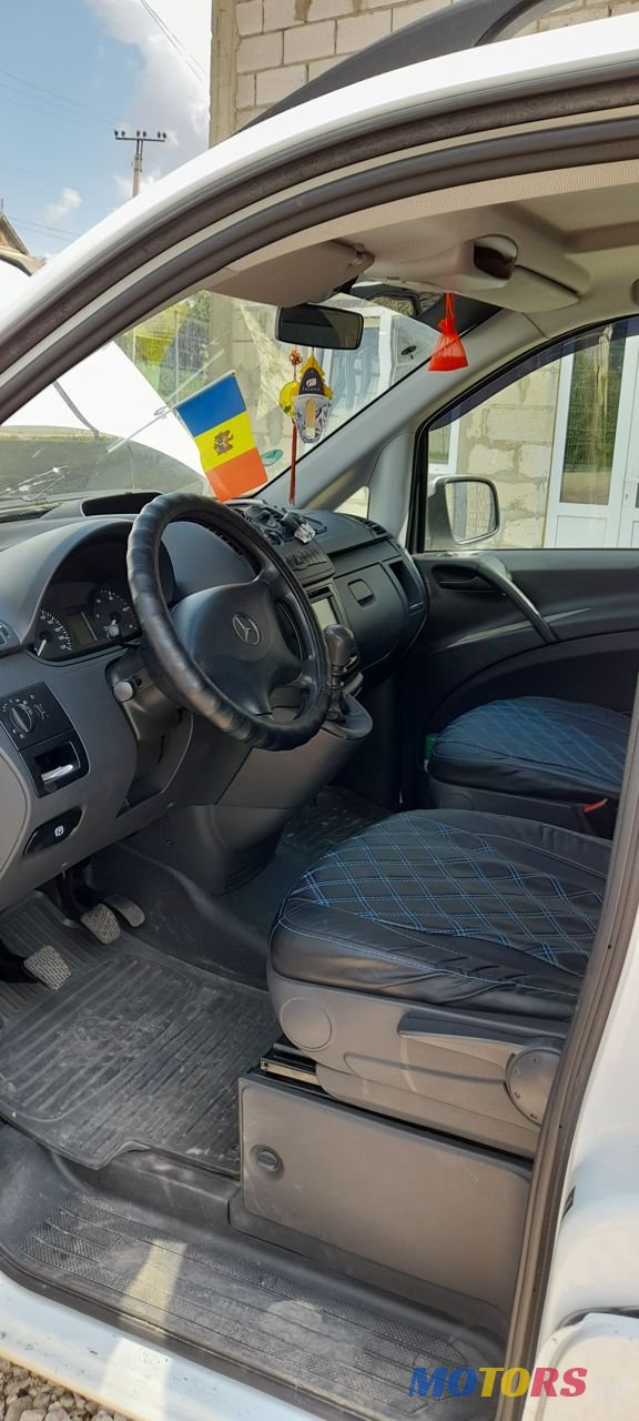 2011' Mercedes-Benz Vito photo #2