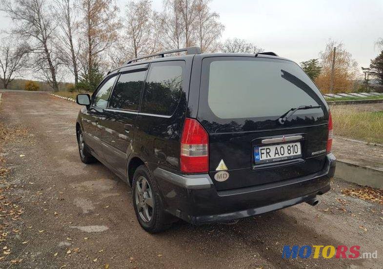 2004' Mitsubishi Space Wagon photo #1
