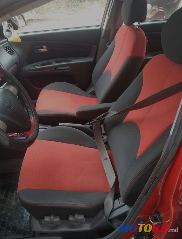 2005' Kia Rio photo #3