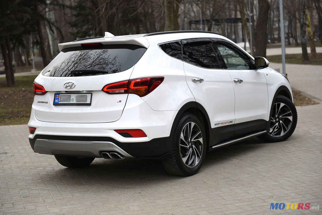 2016' Hyundai Santa Fe photo #3
