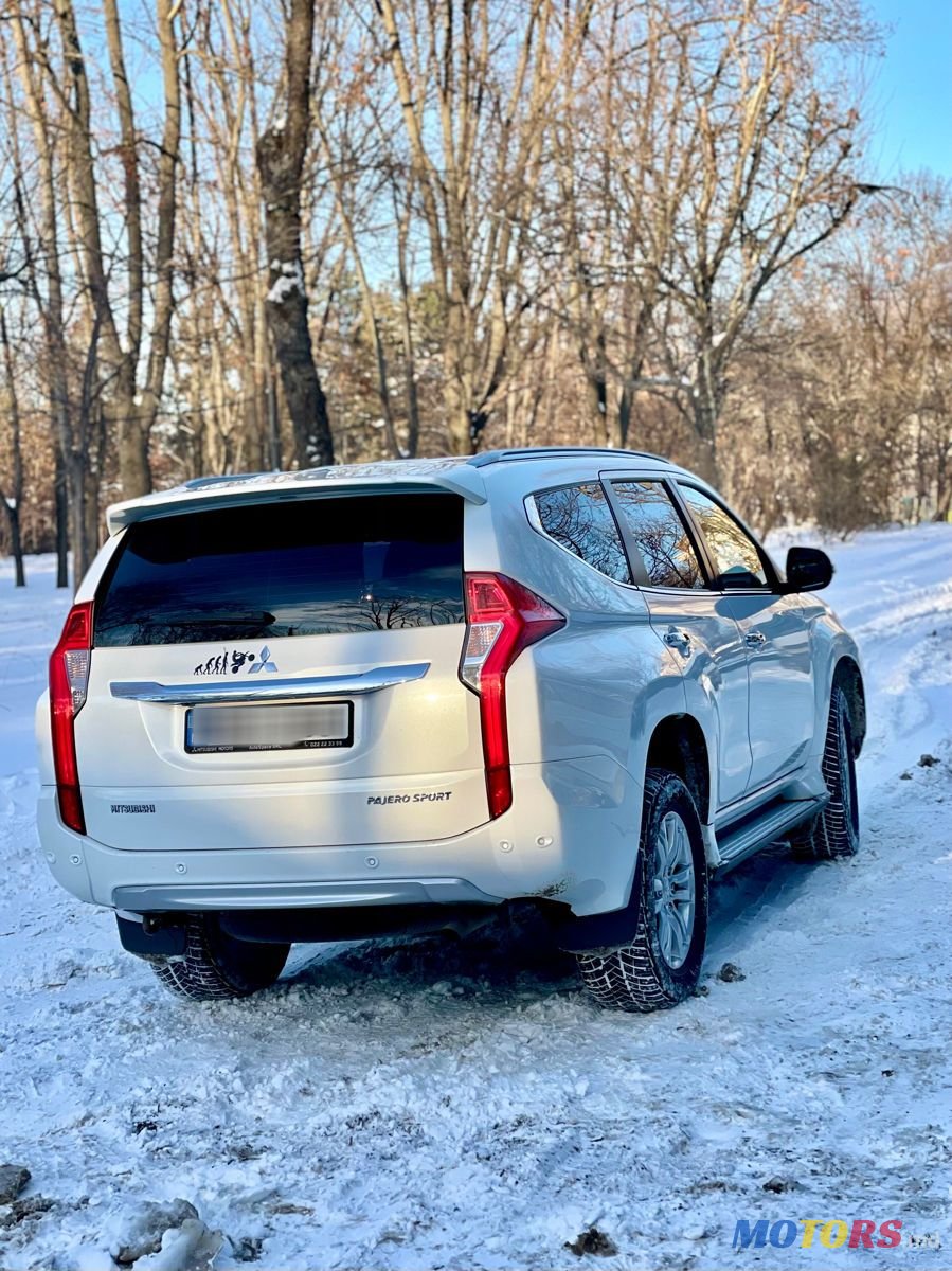 2017' Mitsubishi Pajero Sport photo #4