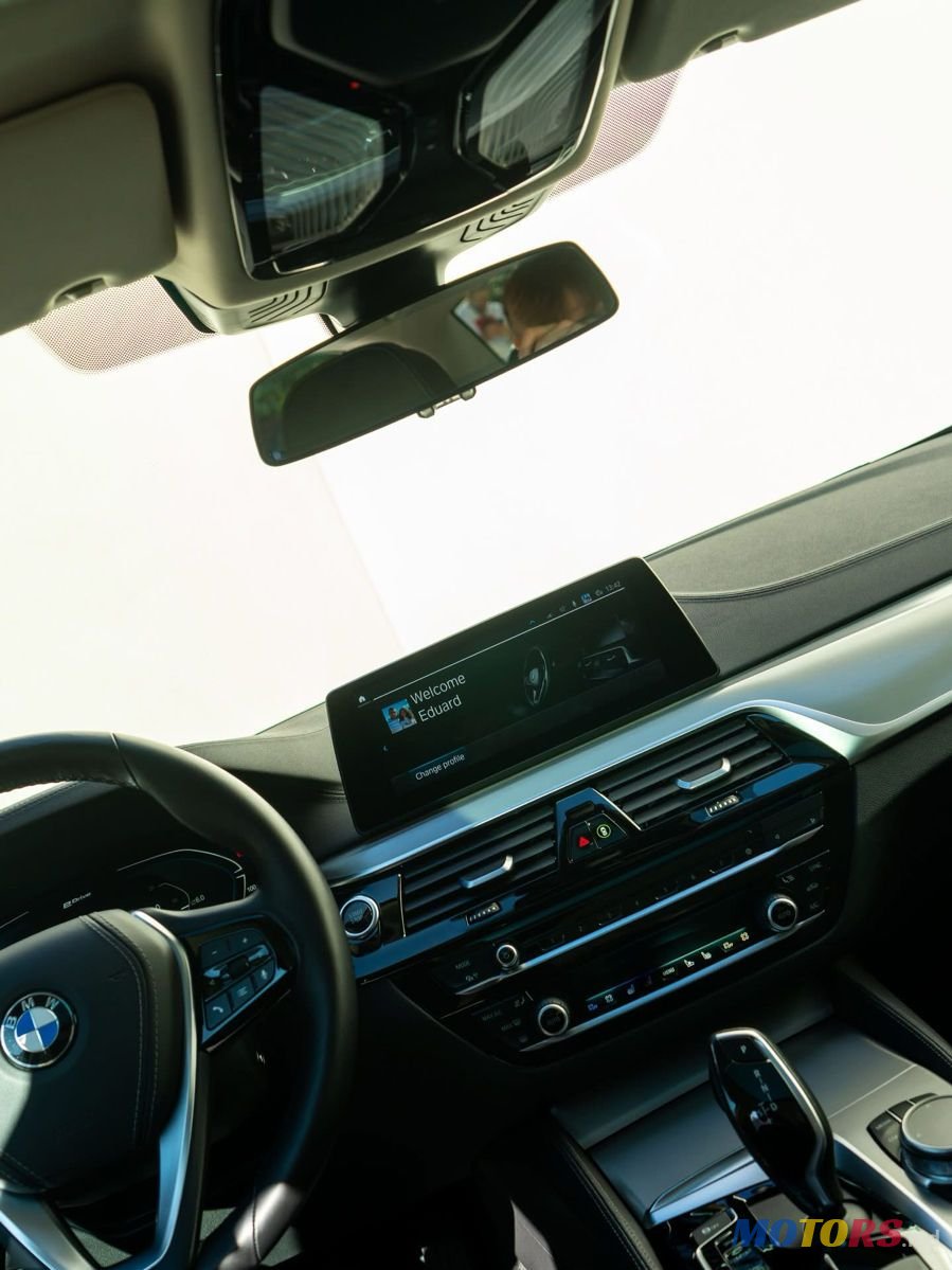 2020' BMW 5 Series photo #6
