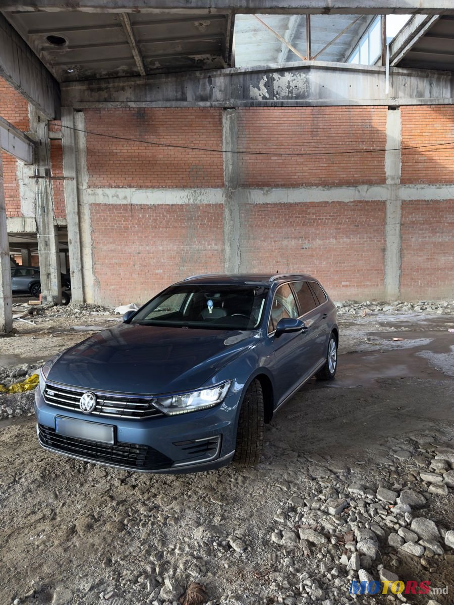 2016' Volkswagen Passat photo #2