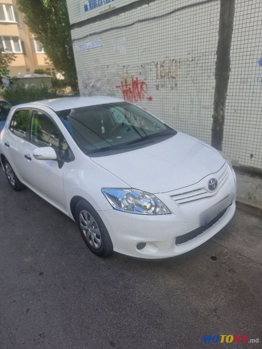 2011' Toyota Auris photo #5