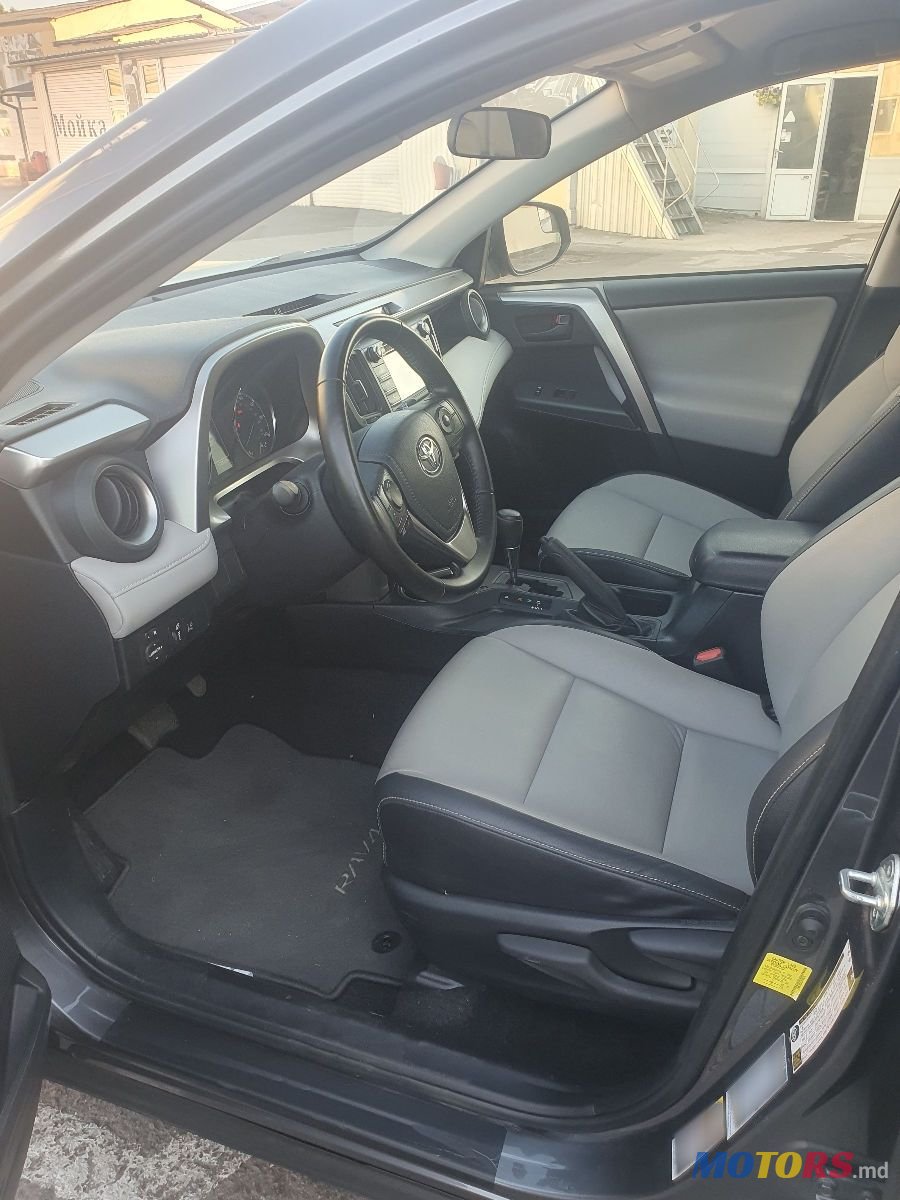 2017' Toyota RAV4 photo #6