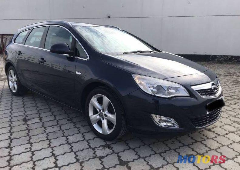 2011' Opel Astra photo #1