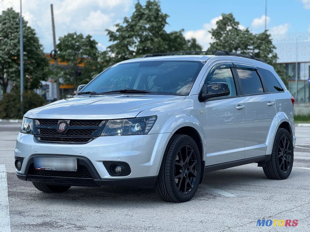 2011' Fiat Freemont photo #3