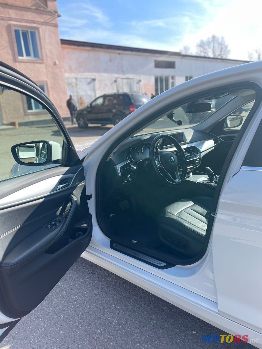 2017' BMW 5 Series photo #5