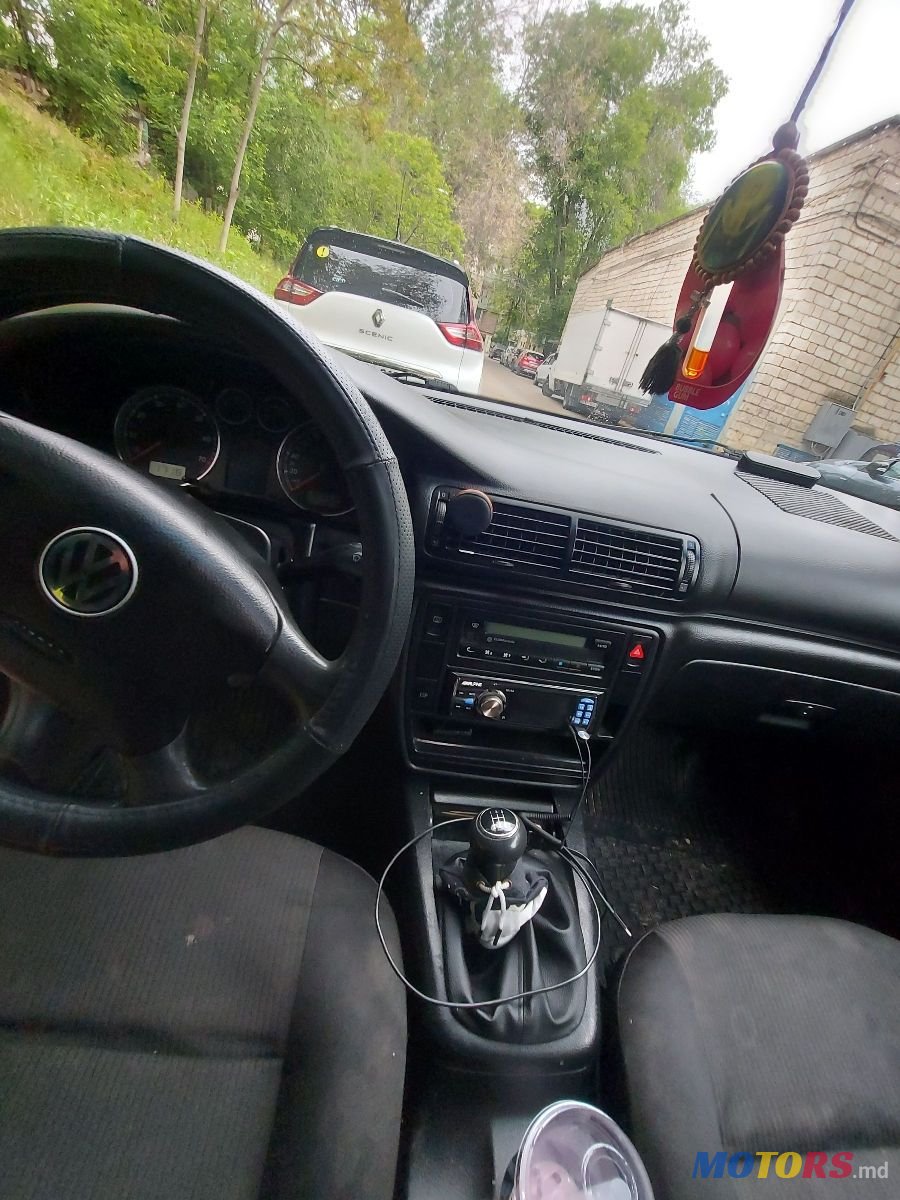 2001' Volkswagen Passat photo #4