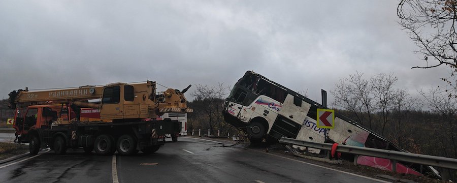 Un autocar cu pasageri a părăsit serpentina de lângă satul Fundul Galbenei