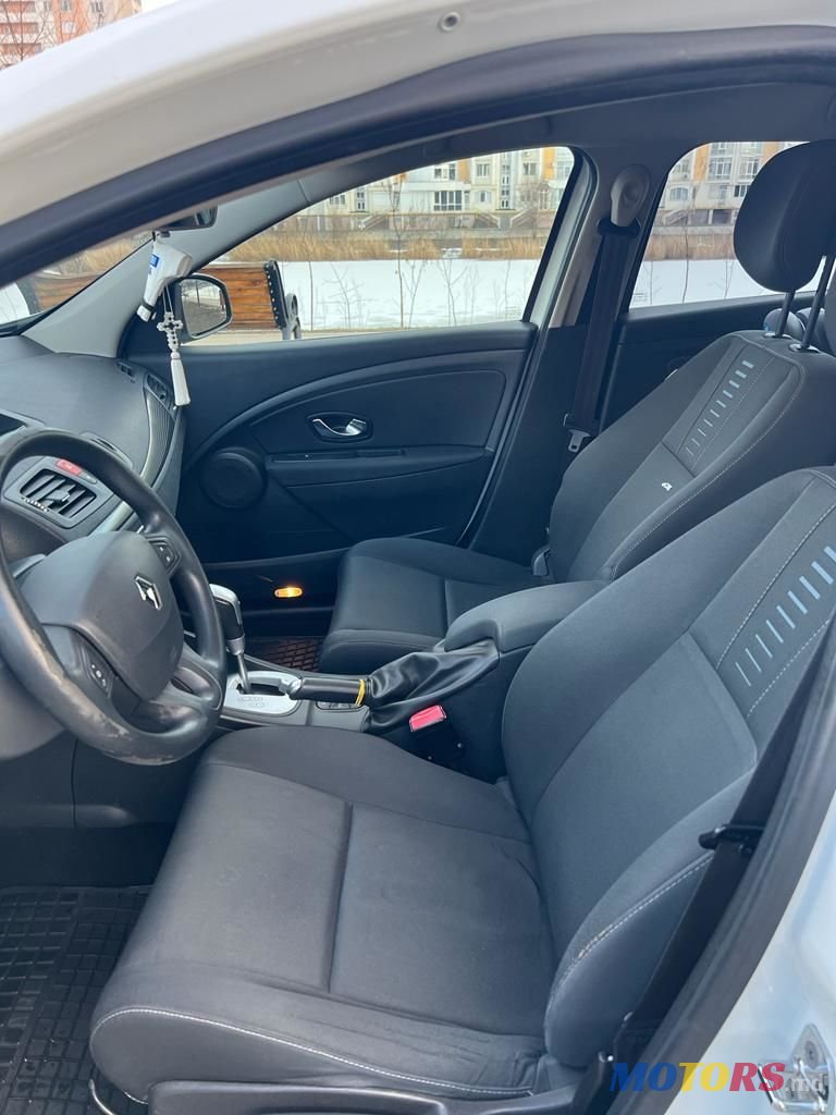 2011' Renault Megane photo #3