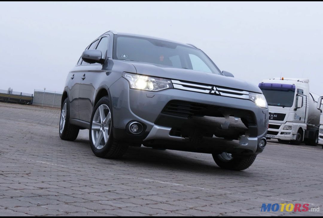 2015' Mitsubishi Outlander photo #1