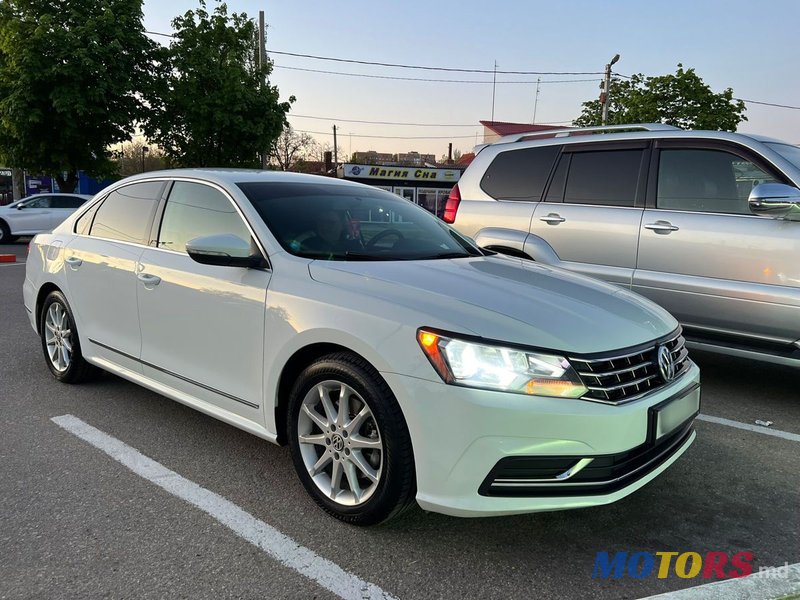 2016' Volkswagen Passat photo #2