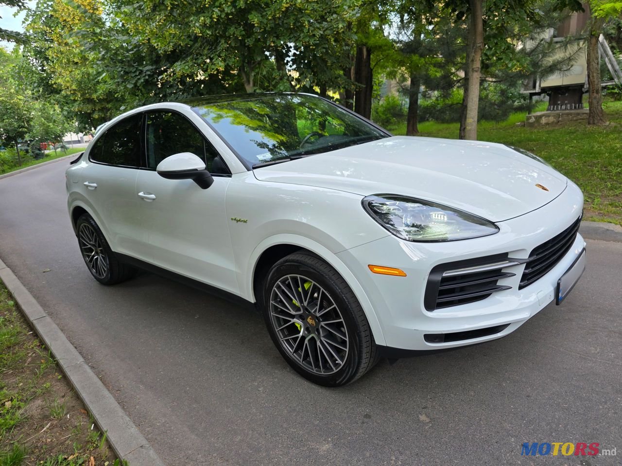 2020' Porsche Cayenne Coupe photo #2