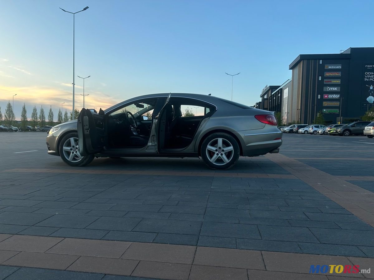 2011' Volkswagen Passat photo #6