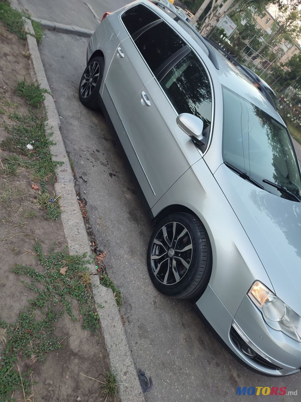 2009' Volkswagen Passat photo #3