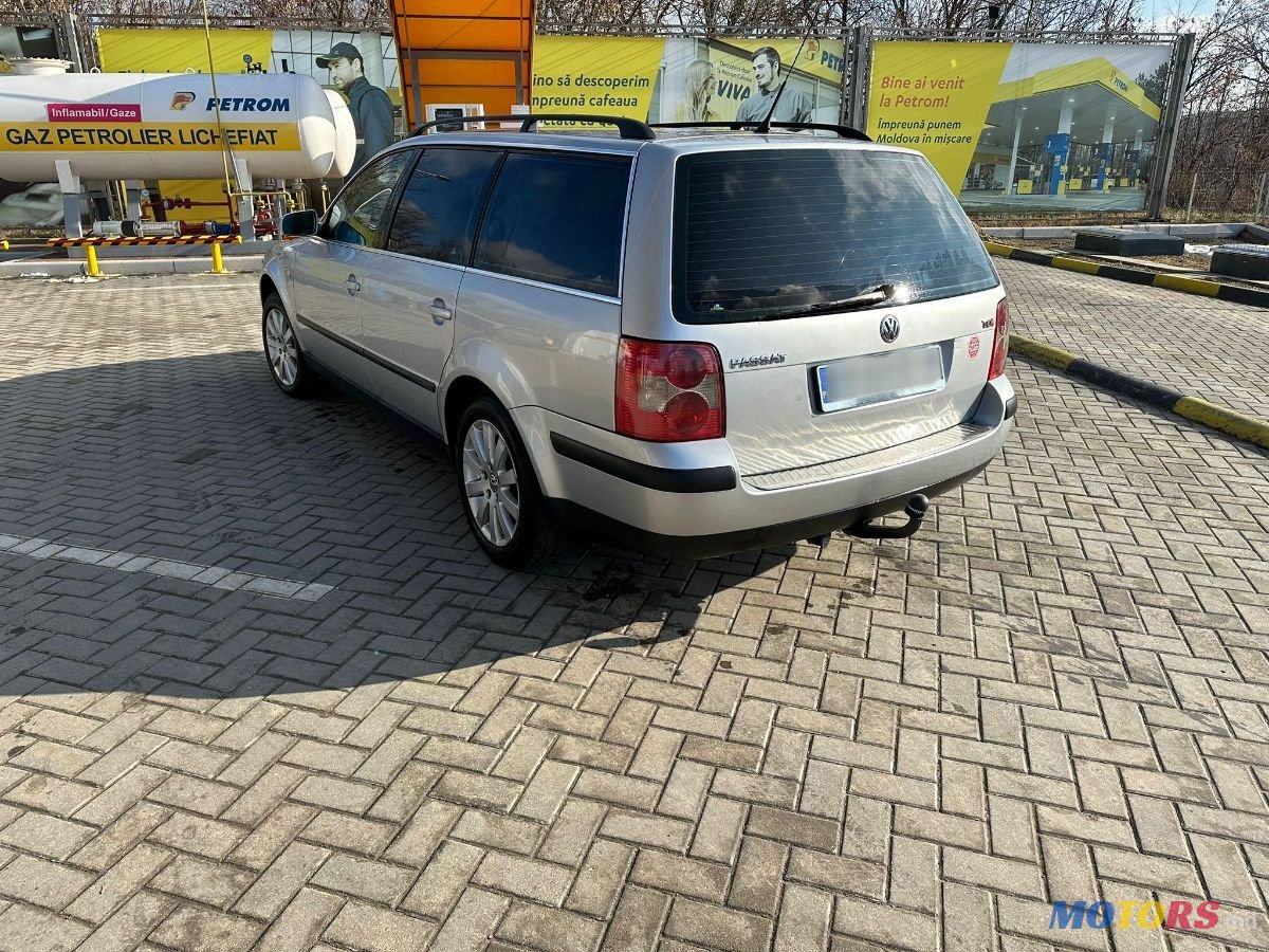 2002' Volkswagen Passat photo #6