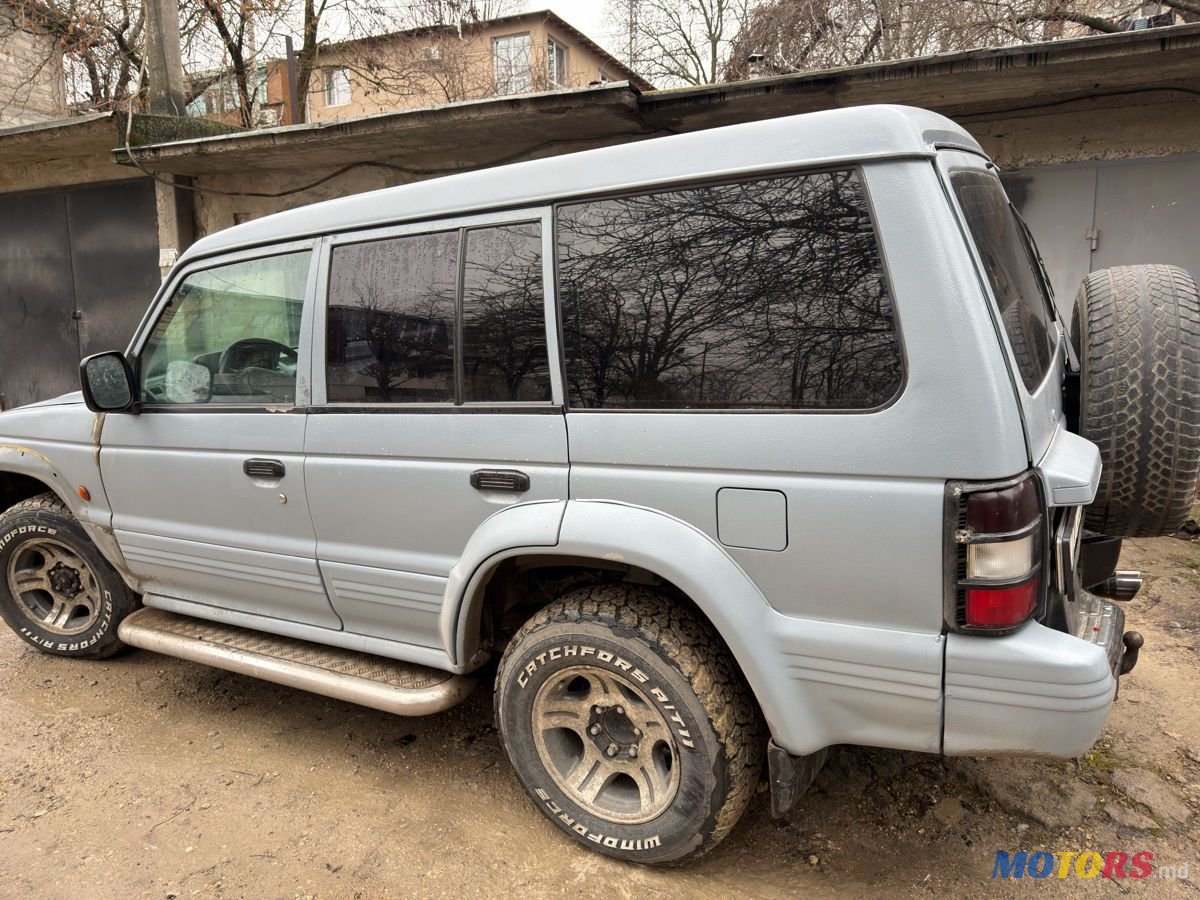 1996' Mitsubishi Pajero photo #2