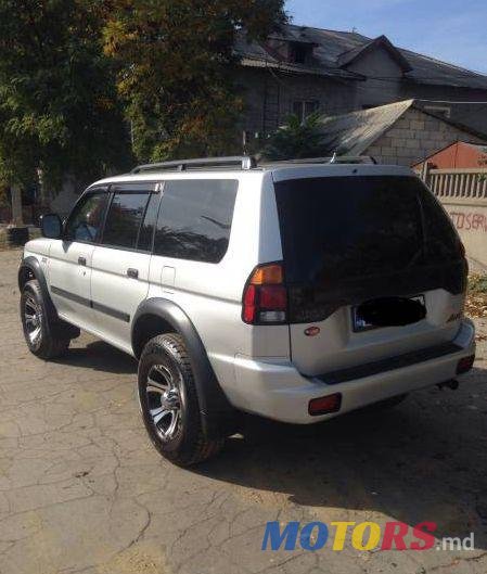 2002' Mitsubishi Pajero Sport photo #2