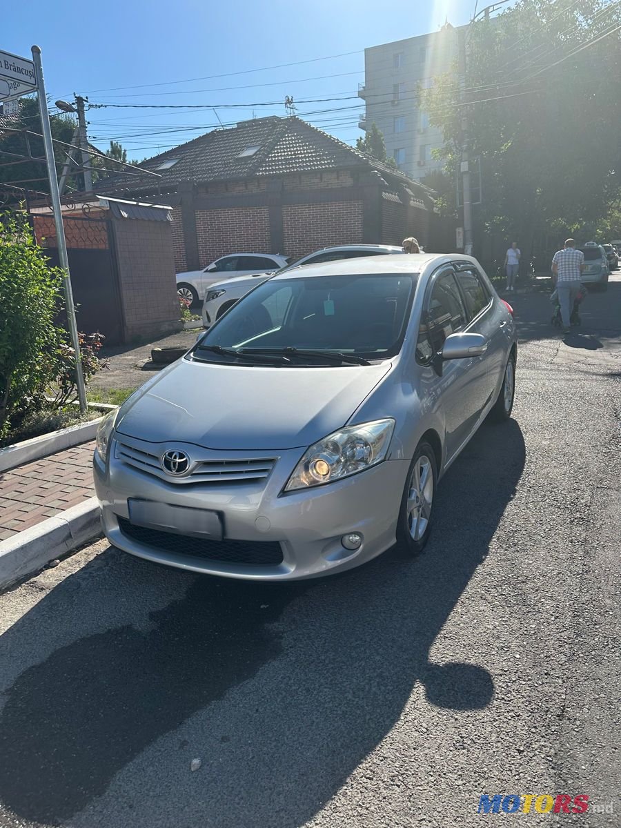 2011' Toyota Auris photo #1