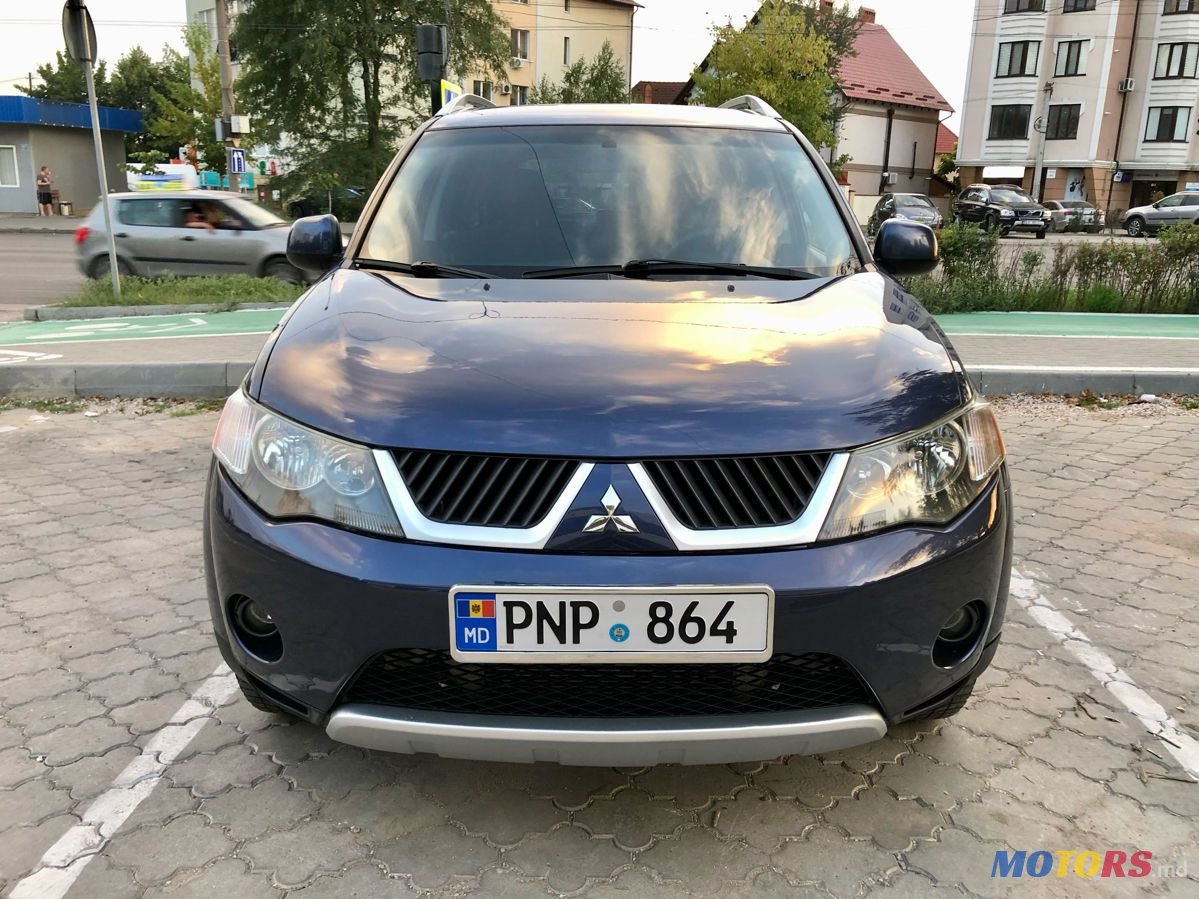 2007' Mitsubishi Outlander photo #2