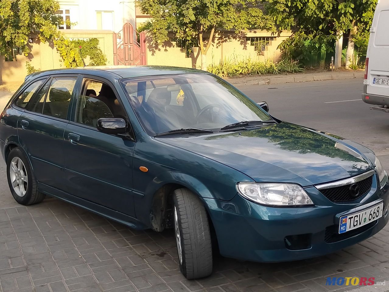 2002' Mazda 323 photo #2