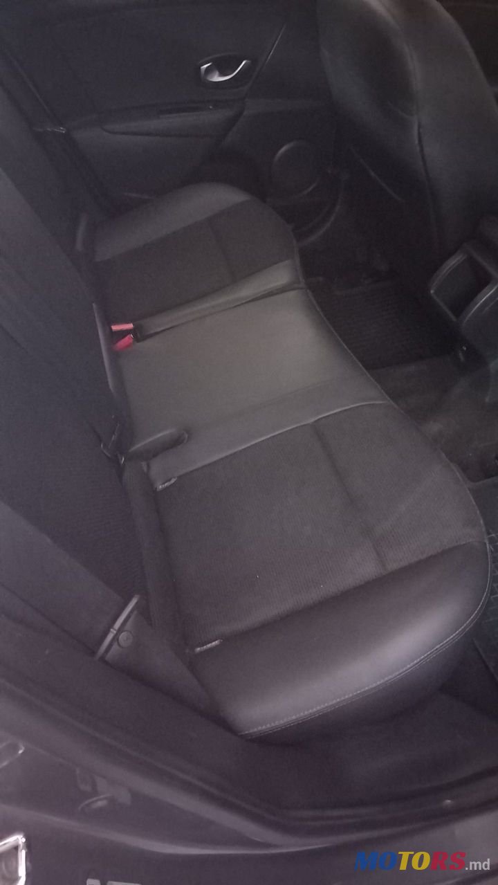 2010' Renault Megane photo #2