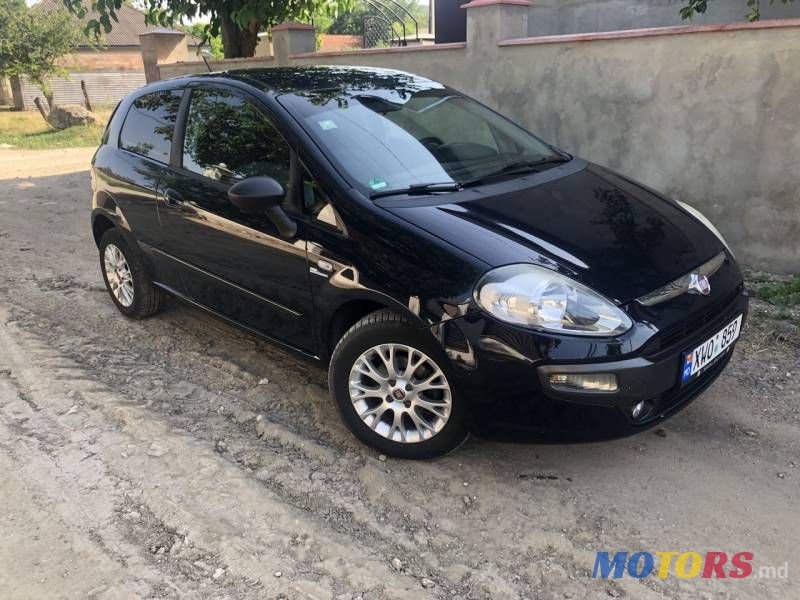 2011' Fiat Grande Punto photo #2