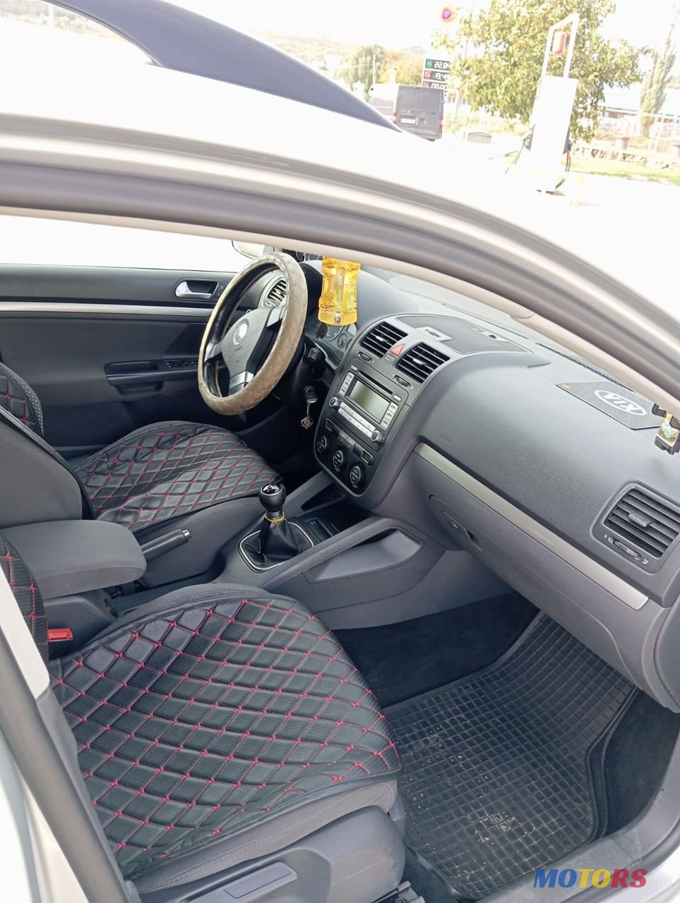 2007' Volkswagen Golf photo #3