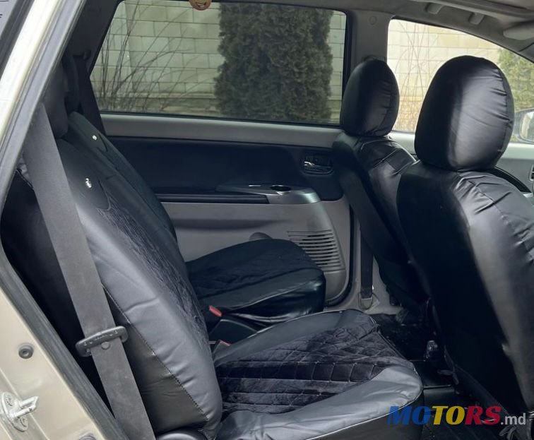 2008' Mitsubishi Grandis photo #6